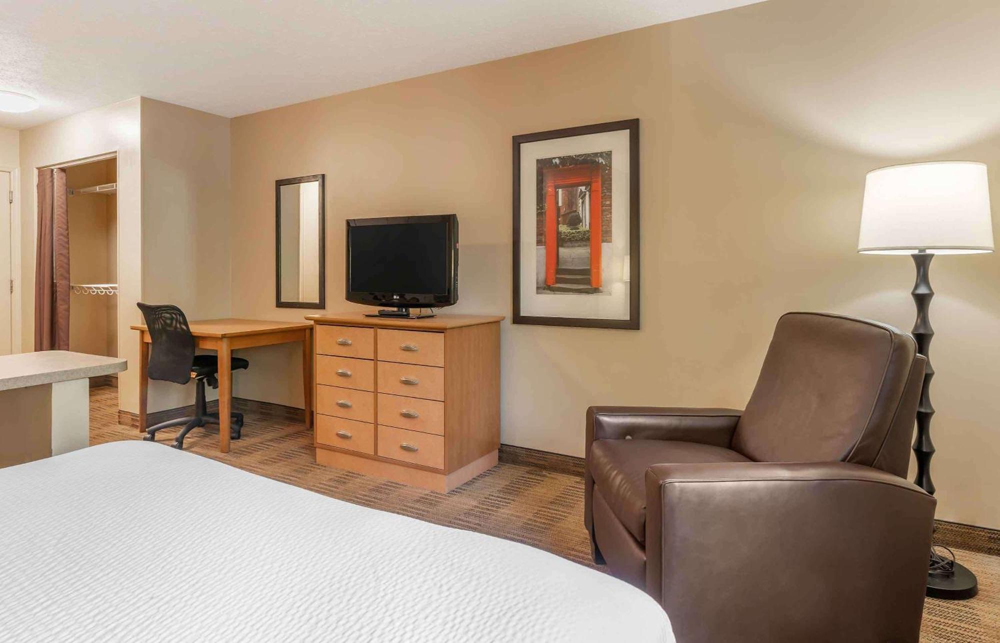 Extended Stay America Suites - Cleveland - Great Northern Mall North Olmsted Exterior photo